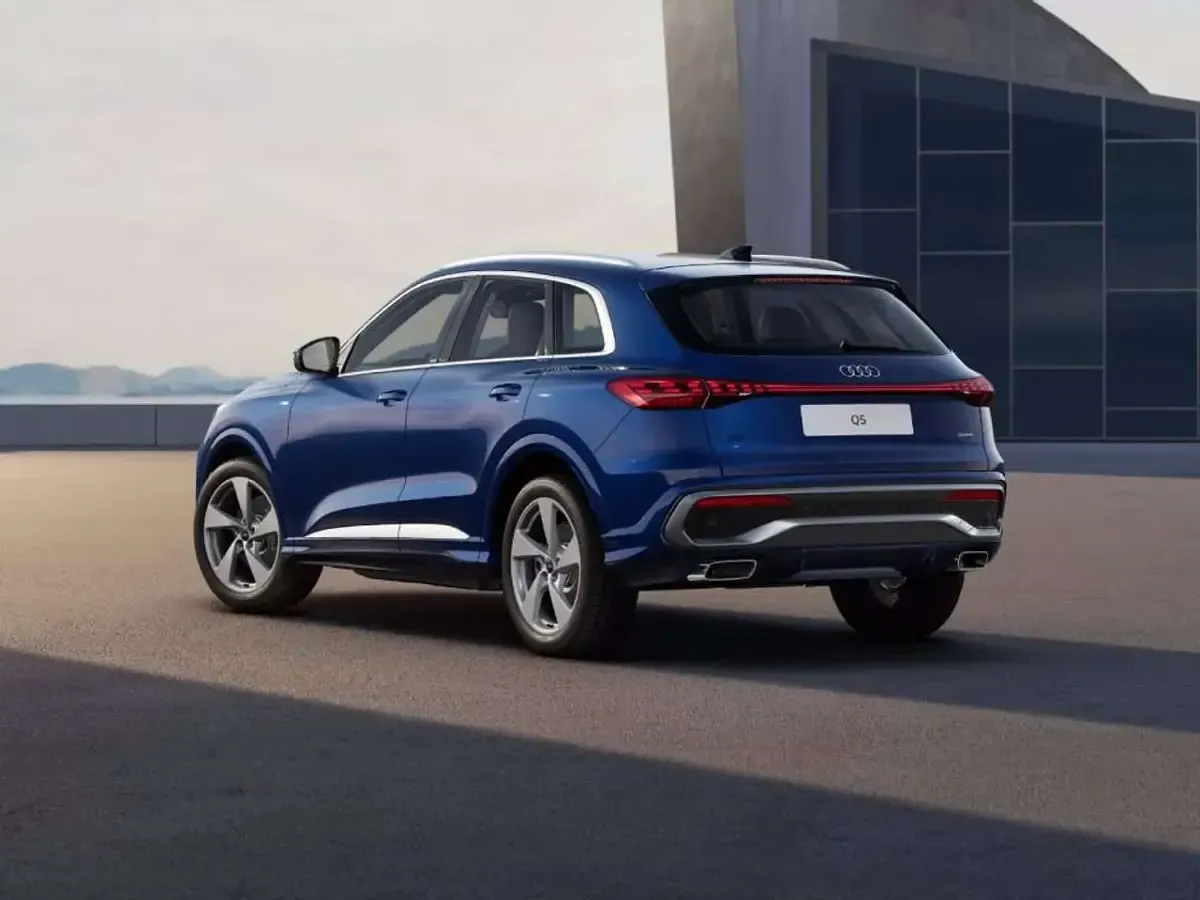 Nuova Audi Q5 S-Line 204 CV (150 kW) 2026 Blu navarra metallizzato SUV