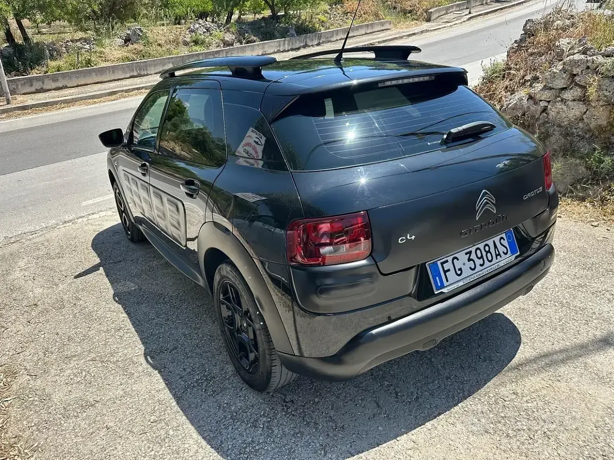 Usata Citroën C4 Shine 99 CV (72 kW) 2016 Nero SUV