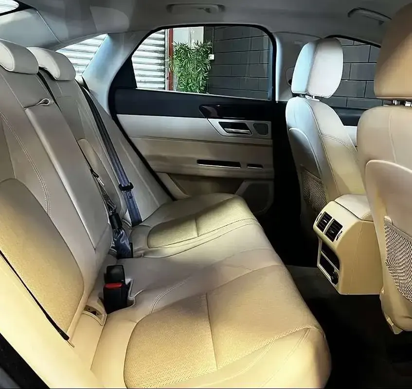 Usata Jaguar XF Business Edition 163 CV (119 kW) 2016 Verde Berlina