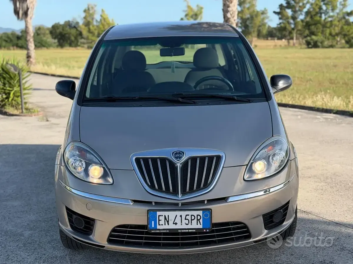 Usata Lancia Musa 77 CV (56 kW) 2012 Grigio Monovolume