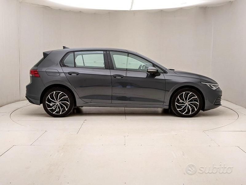 Używany VW Golf VII Life 116 KM (85 kW) 2021 Szary Hatchback