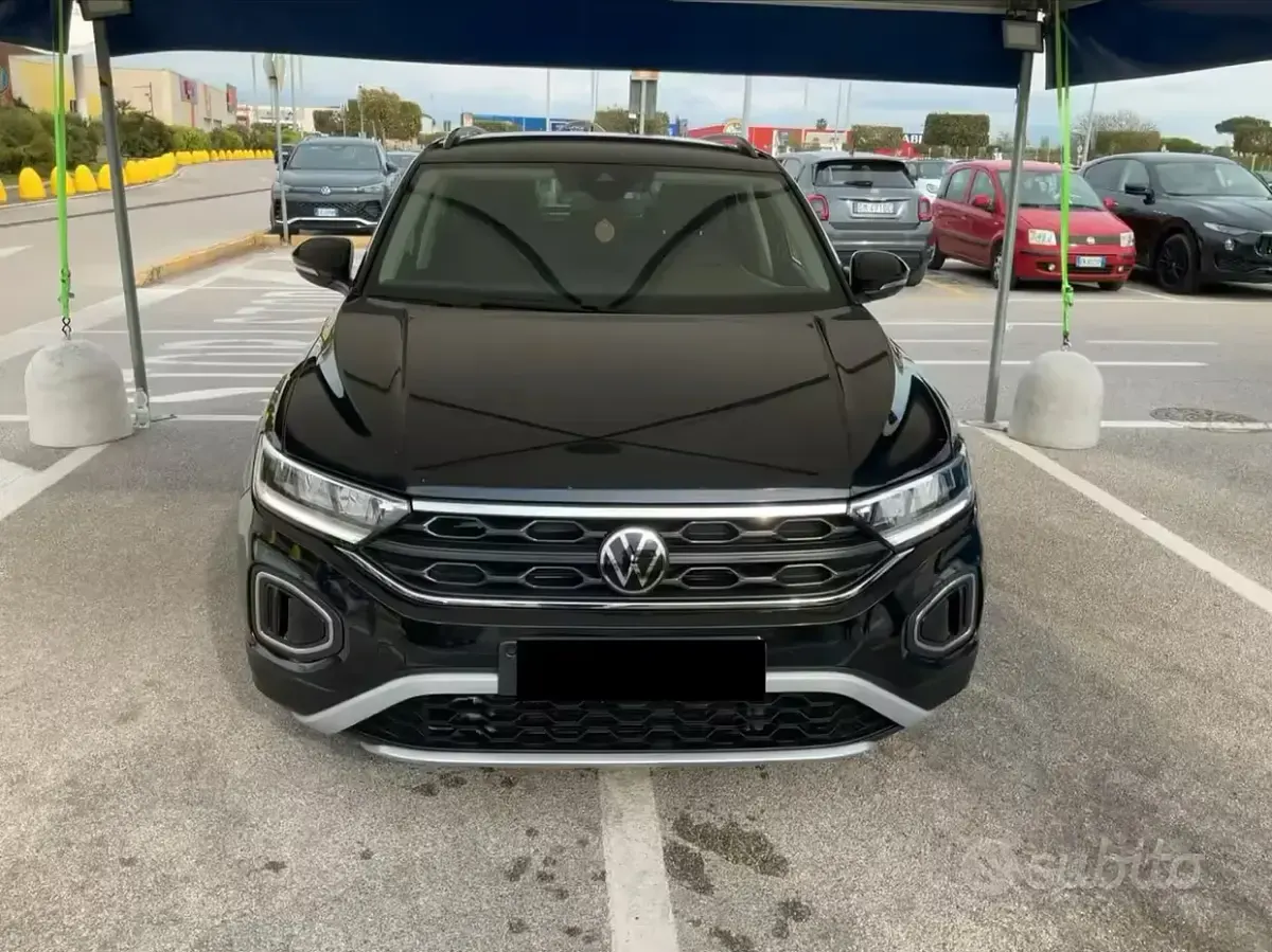 Usata VW T-Roc Life 110 CV (80 kW) 2022 Nero SUV