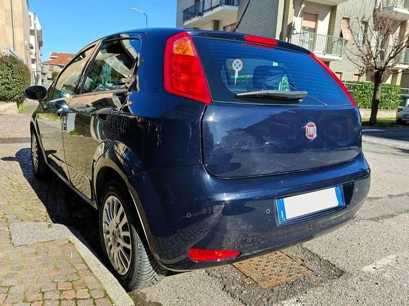 Usata Fiat Punto Lounge 95 CV (69 kW) 2018 Blu/azzurro Utilitaria