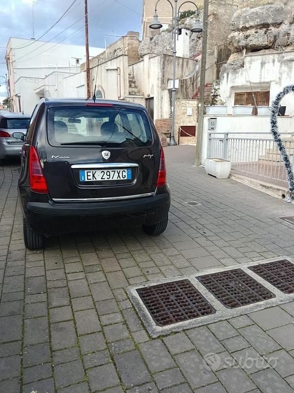 Usata Lancia Musa 90 CV (66 kW) 2005 Marrone Monovolume