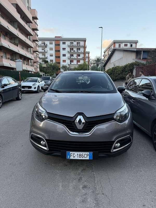 Usata Renault Captur Zen 90 CV (66 kW) 2016 Grigio SUV
