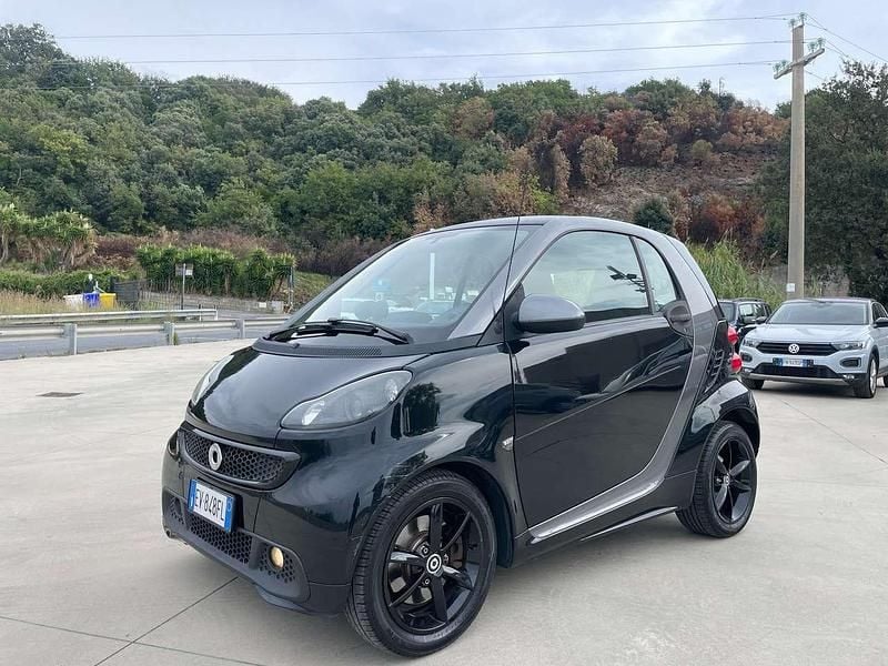 Nero Usata 2014 Smart ForTwo Coupé Pure Utilitaria | 7500 € (Buon prezzo) - Immagine 1/4