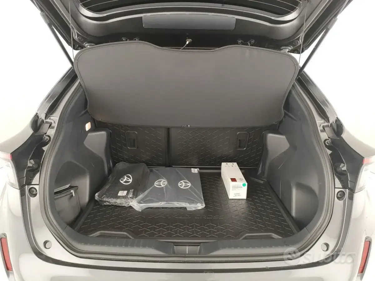 Nuova Toyota Yaris Cross Trend 92 CV (67 kW) 2026 Grigio met SUV