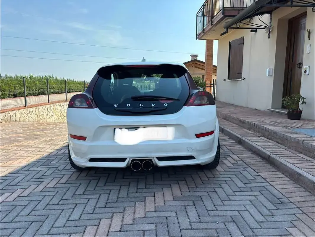 Usata Volvo C30 R-Design 109 CV (80 kW) 2010 Bianco Utilitaria