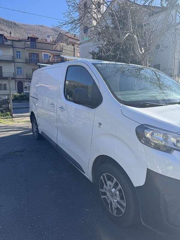 Usata Peugeot Expert 121 CV (88 kW) 2019 Furgone