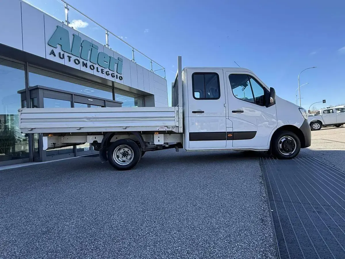 Usata Renault Master 145 CV (106 kW) 2022 Bianco Monovolume