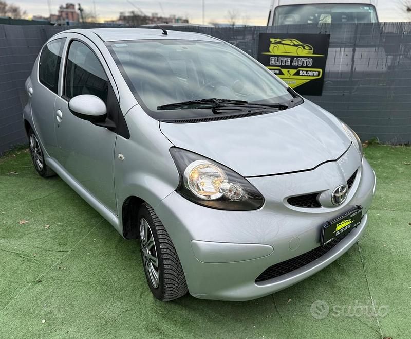 Usata Toyota Aygo 68 CV (50 kW) 2008 Grigio Utilitaria