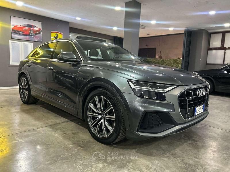Usata Audi Q8 S-Line 286 CV (210 kW) 2022 Grigio SUV
