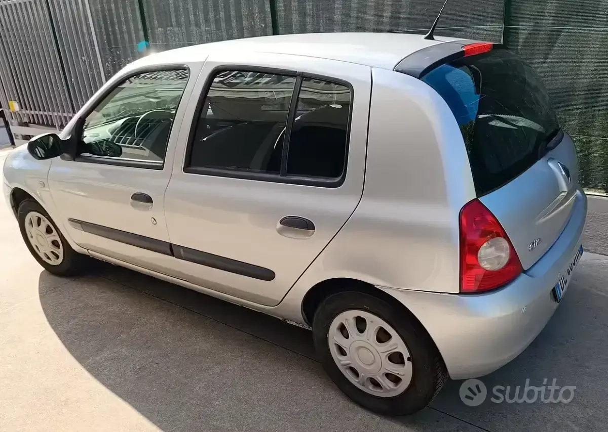 Usata Renault Clio 58 CV (42 kW) 2007 Grigio Utilitaria