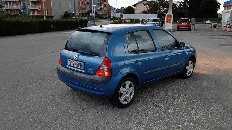 Usata Renault Clio II Dynamique 106 CV (77 kW) 2005 Berlina