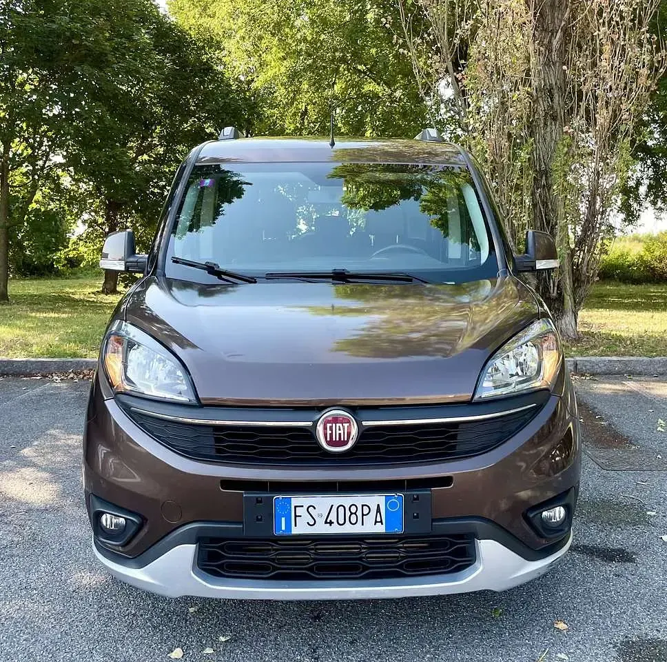 Usata Fiat Doblò Trekking 120 CV (88 kW) 2018 Bronzo met. Monovolume