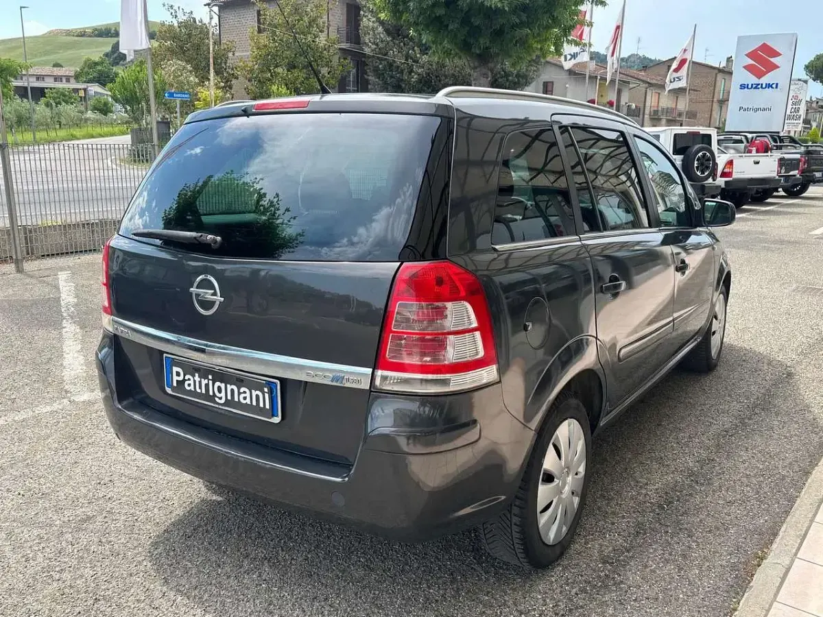 Usata Opel Zafira 150 CV (110 kW) 2013 Grigio scuro metallizzato Monovolume