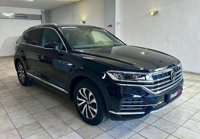 Usata VW Touareg Elegance 231 CV (169 kW) 2022 Profondo perla SUV