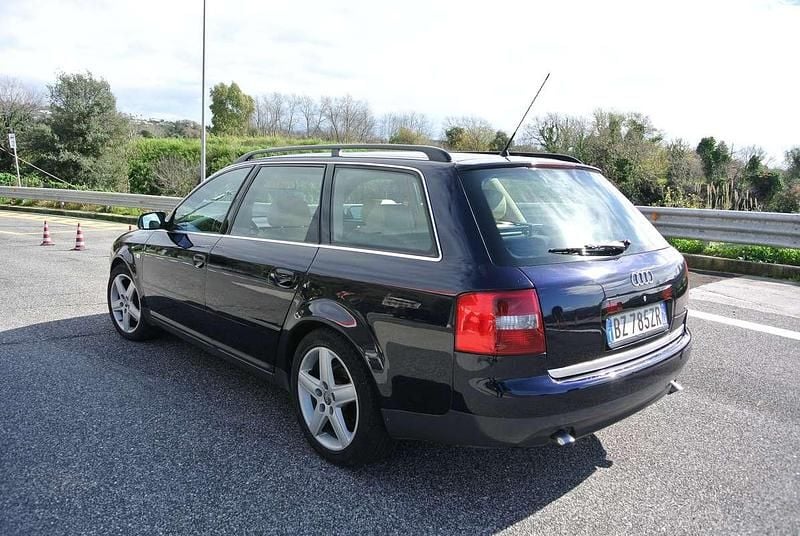 Begagnad Audi A6 179 HK (131 kW) 2002 Blå Kombi