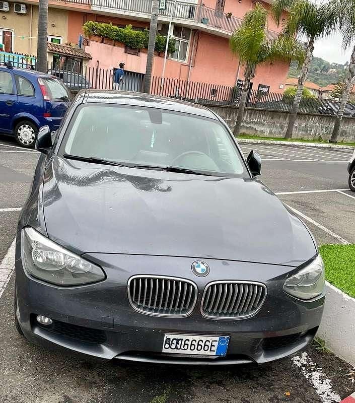 Grigio Usata 2011 BMW 118 Due volumi | 6000 € (Buon prezzo) - Immagine 1/4