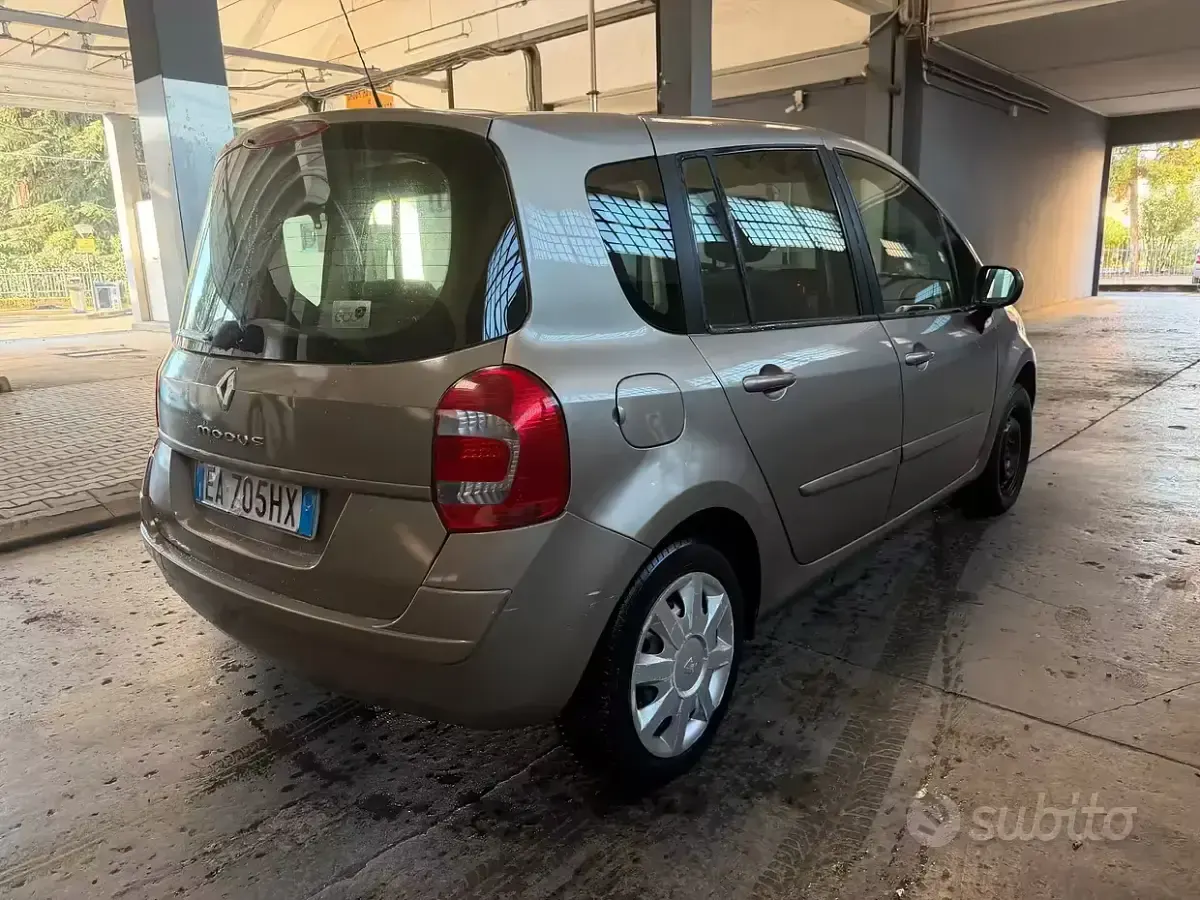 Usata Renault Modus Expression 101 CV (74 kW) 2010 Giallo Monovolume
