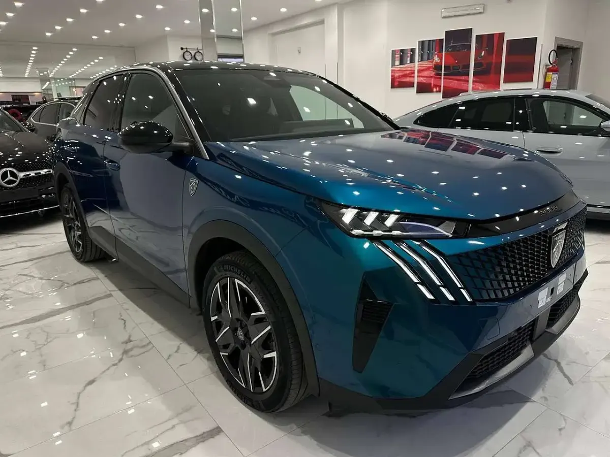 Usata Peugeot 3008 GTi 136 CV (100 kW) 2025 Blu/azzurro SUV