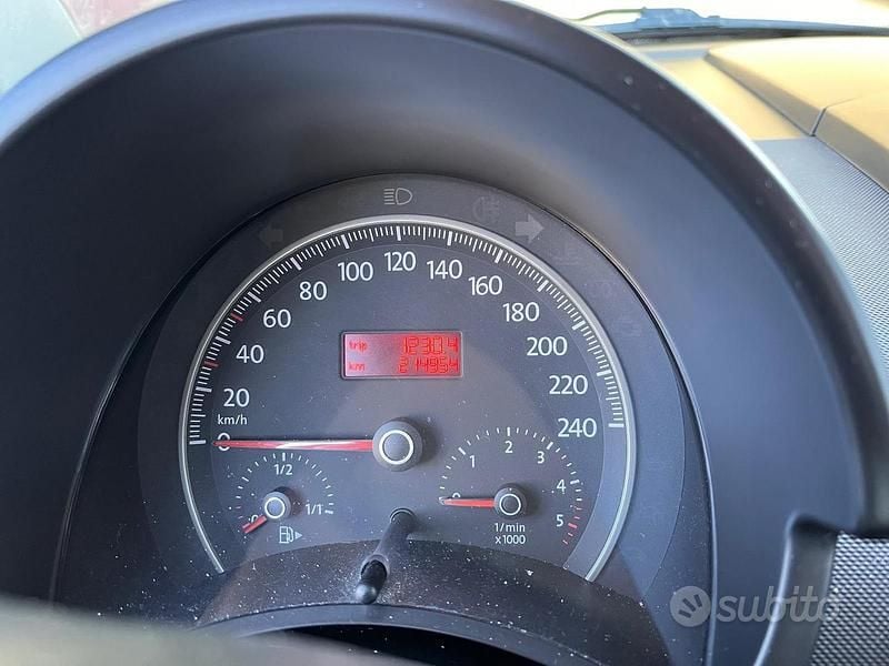 Usata VW New Beetle 105 CV (77 kW) 2008 Bianco Utilitaria