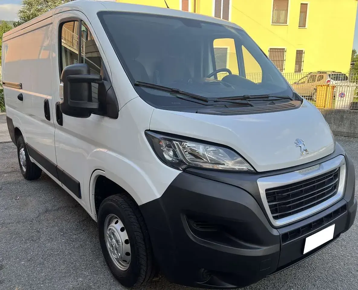 Begagnad Peugeot Boxer 140 HK (102 kW) 2020 Vit Van