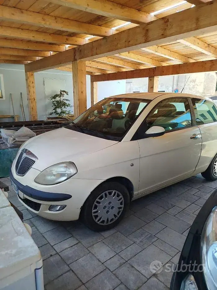 Usata Lancia Ypsilon 69 CV (50 kW) 2004 Bianco Utilitaria