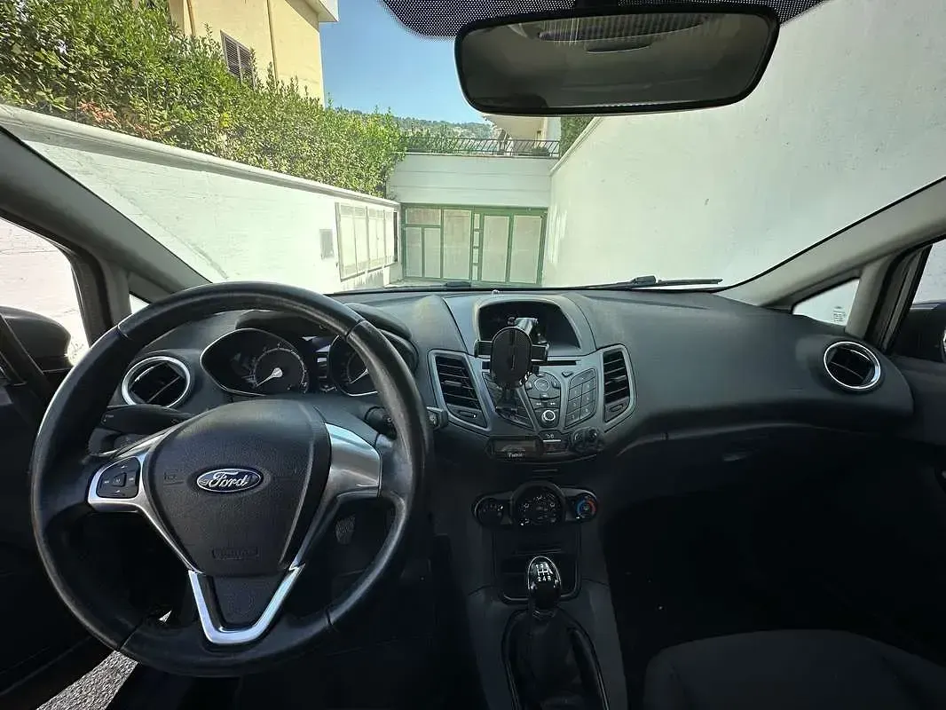 Usata Ford Fiesta 60 CV (44 kW) 2016 Grigio Utilitaria
