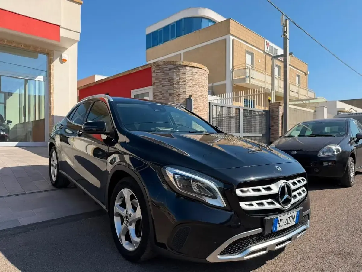Usata Mercedes GLA180 Urban 109 CV (80 kW) 2018 Nero SUV