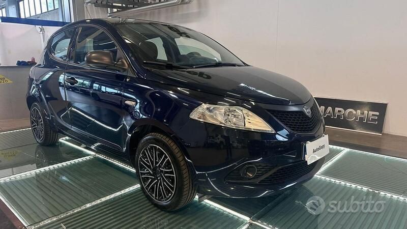 Blu Usata 2018 Lancia Ypsilon Due volumi | 8500 € (Buon prezzo) - Immagine 1/4