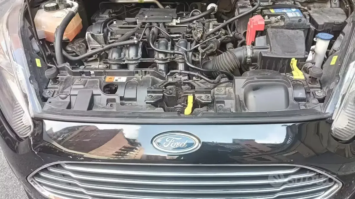 Usata Ford Fiesta 97 CV (71 kW) 2013 Nero Utilitaria