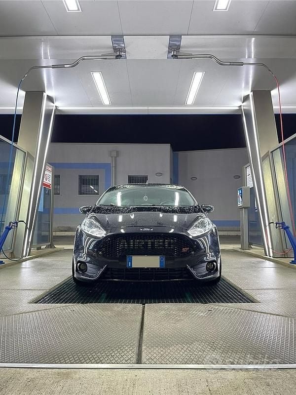 Usata Ford Fiesta ST 182 CV (133 kW) 2015 Nero Berlina