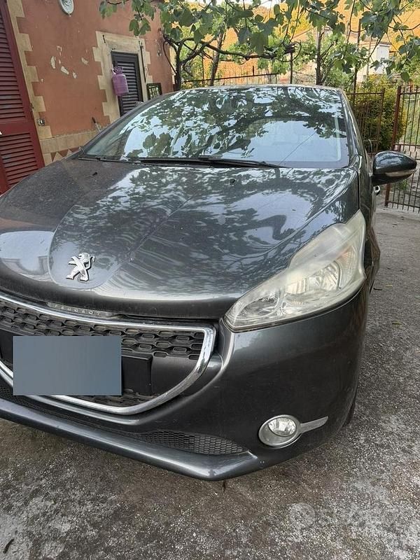 Usata Peugeot 208 Allure 68 CV (50 kW) 2014 Grigio Utilitaria