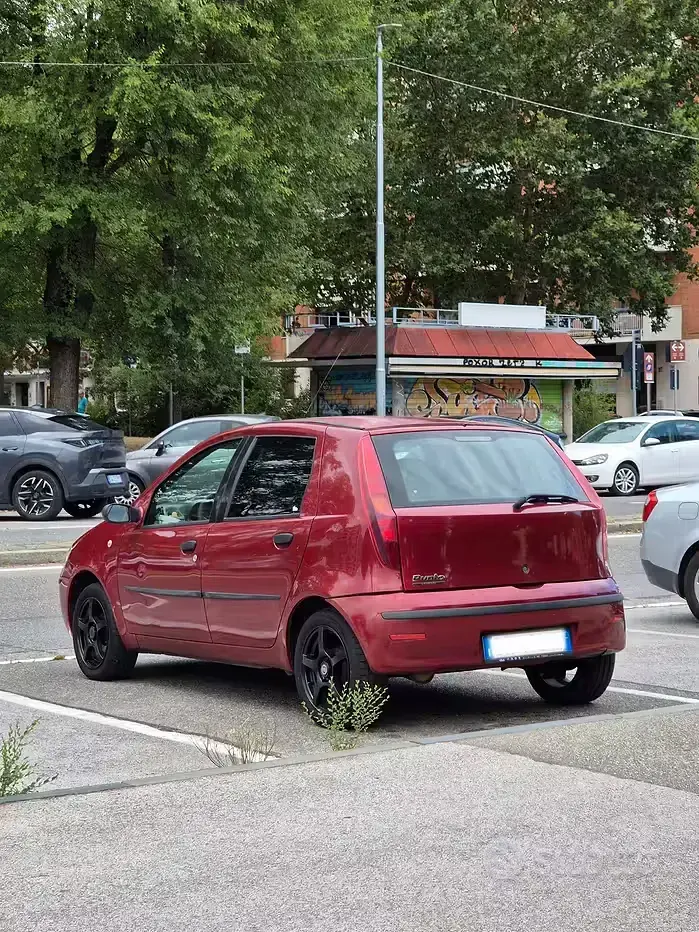 Usata Fiat Punto Classica 60 CV (44 kW) 2009 Rosso Utilitaria