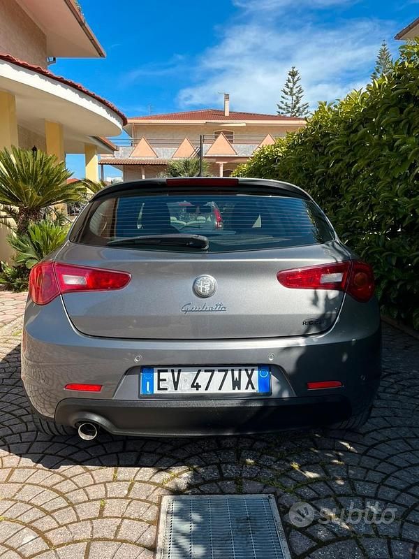 Usata Alfa Romeo Giulietta 105 CV (77 kW) 2014 Grigio Berlina