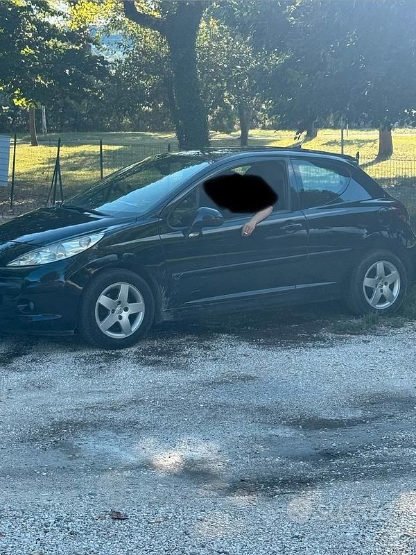 Nero Usata 2006 Peugeot 207 Due volumi | 2500 € (Buon prezzo) - Immagine 1/3