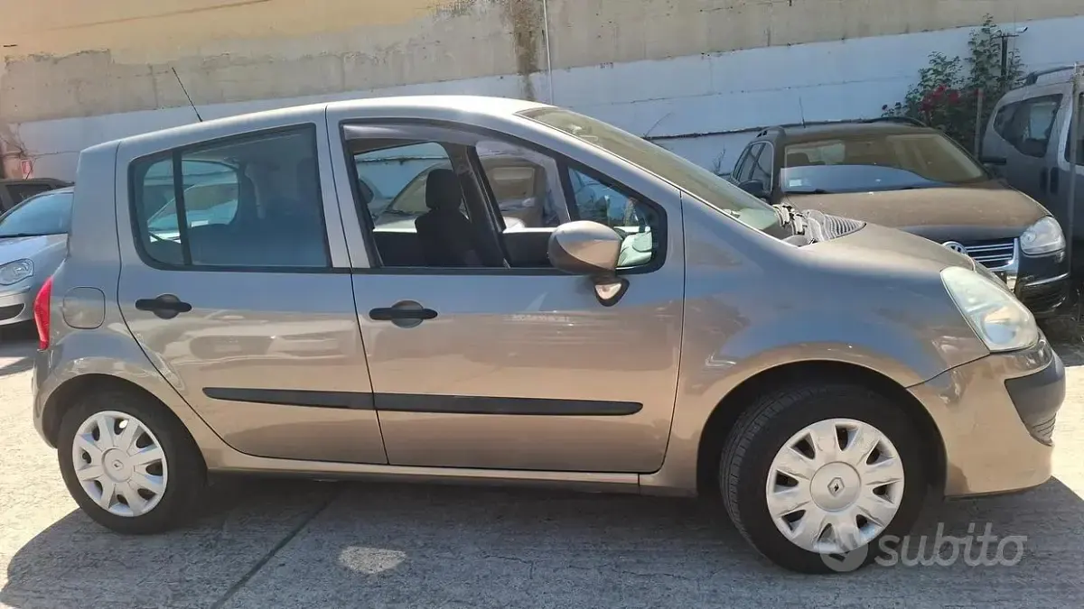 Usata Renault Modus Dynamique 75 CV (55 kW) 2008 Grigio Monovolume