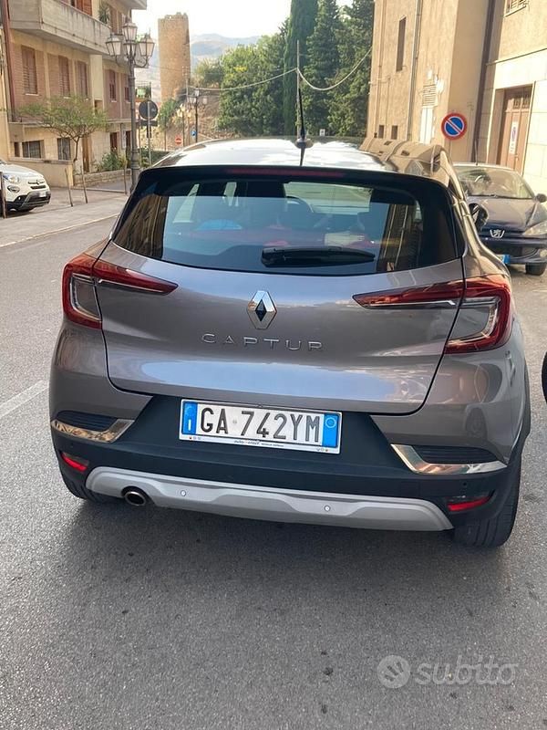 Usata Renault Captur 100 CV (73 kW) 2020 Grigio SUV