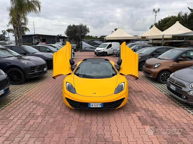 Usata McLaren MP4-12C 625 CV (459 kW) 2014 Giallo Coupé