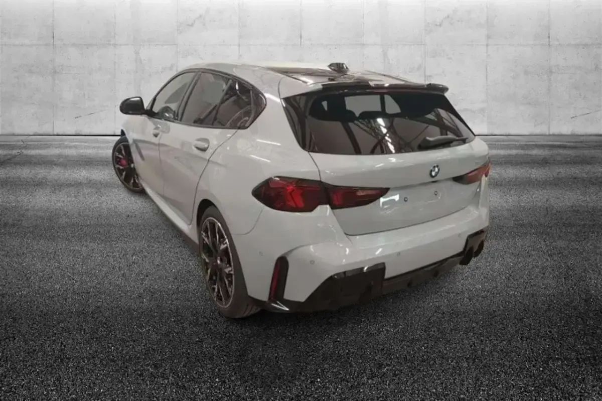 Usata BMW 123 M Sport 204 CV (150 kW) 2025 Grigio Utilitaria