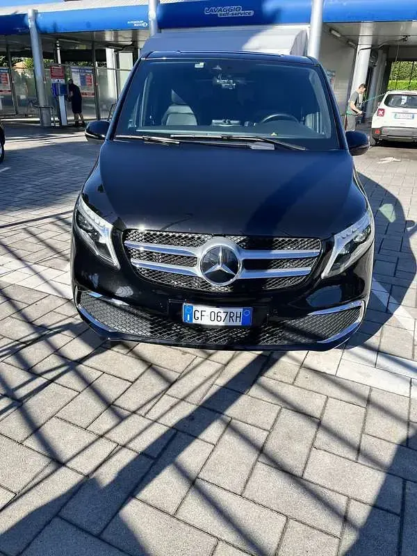 Käytetty Mercedes V300 Avantgarde 239 HP (175 kW) 2021 Tila-auto