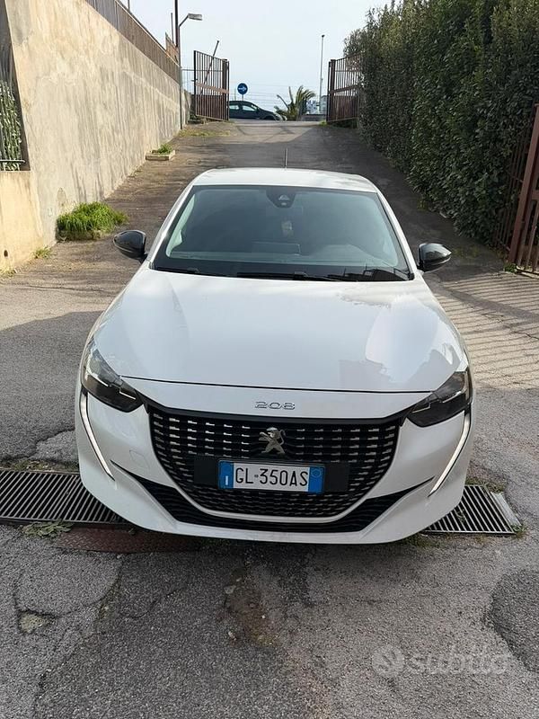Usata Peugeot 208 Allure 102 CV (75 kW) 2022 Bianco Utilitaria
