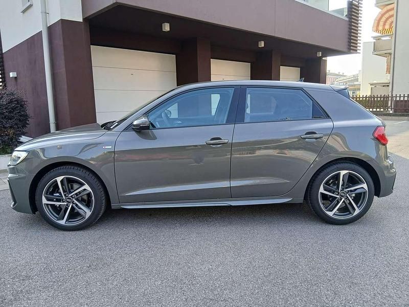 Nuova Audi A1 Sportback S-Line 110 CV (80 kW) 2026 Grigio Utilitaria