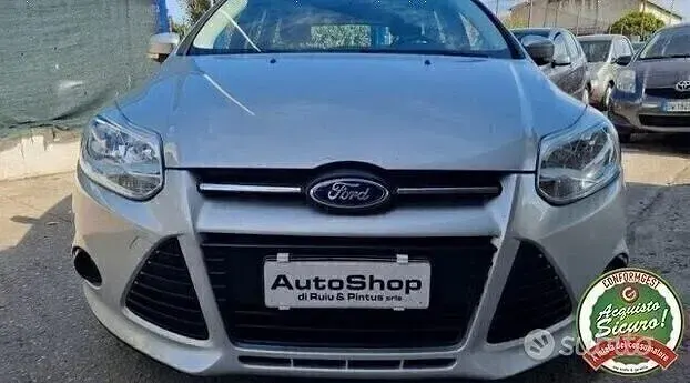 Usata Ford Focus 115 CV (84 kW) 2013 Grigio Station wagon