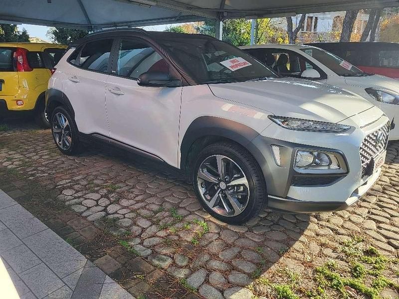 Usata Hyundai Kona Xpossible 120 CV (88 kW) 2017 Bianco tetto nero SUV
