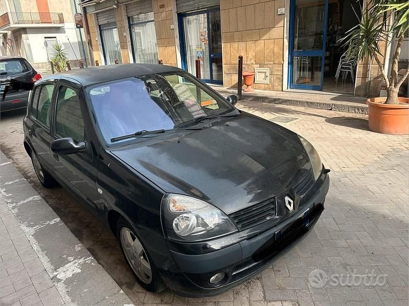 Usata Renault Clio II 65 CV (47 kW) 2004 Nero Berlina