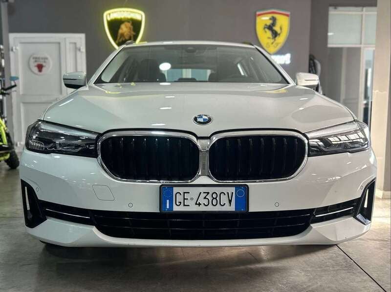 Bianco Usata 2021 BMW 520 Station wagon | 26.999 € (Super prezzo) - Immagine 1/4
