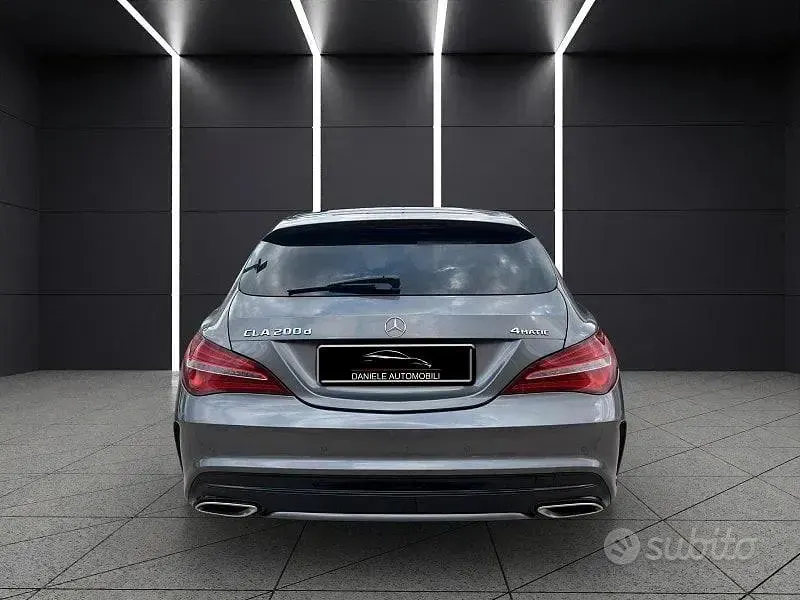 Usata Mercedes CLA200 Premium 136 CV (100 kW) 2018 Gray Station wagon
