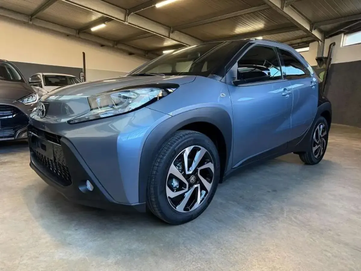 Nuova Toyota Aygo X Trend 72 CV (52 kW) 2025 Celestite grey / tetto nero SUV